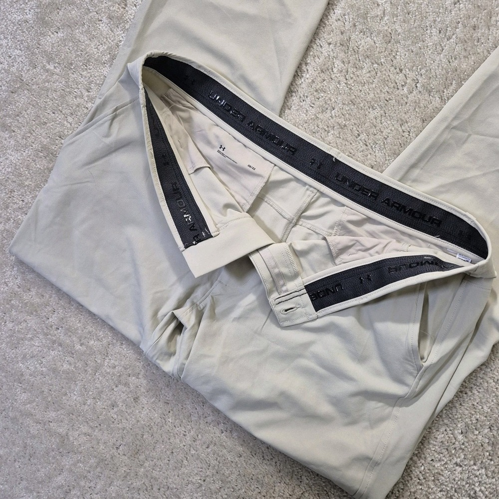 Under Armour Golf Pants Mens 38x32 Beige Flat Front Match Play Polyester Stretch